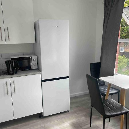 Studio Flat Private Shower Wc And Kitchenette Londyn Zewnętrze zdjęcie